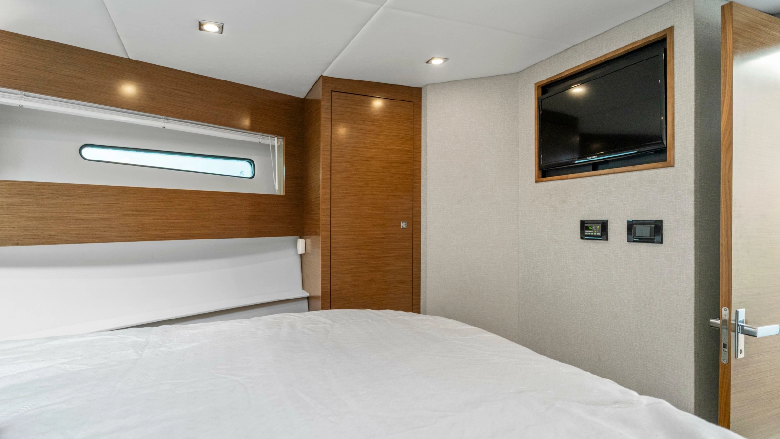 2019 Cruisers Yachts 42 Cantius