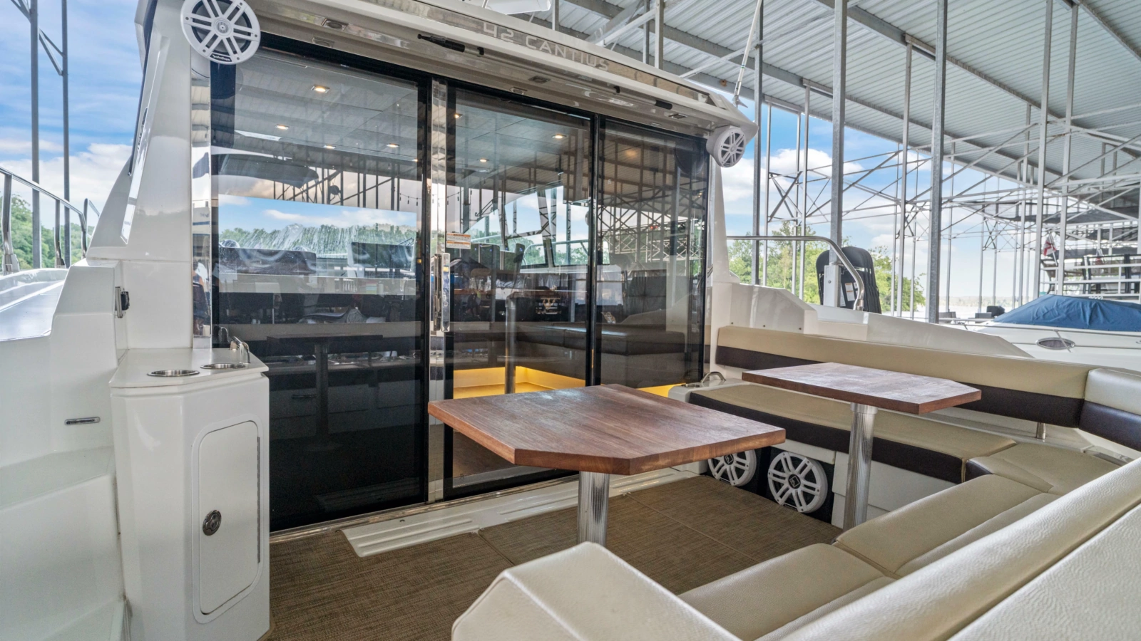 2019 Cruisers Yachts 42 Cantius