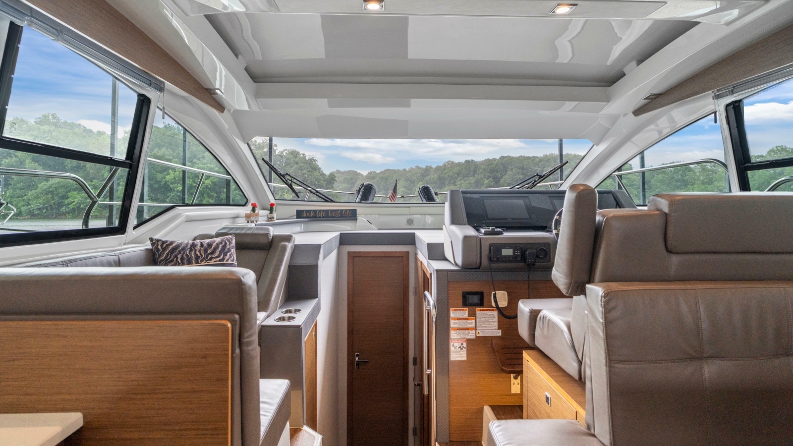 2019 Cruisers Yachts 42 Cantius