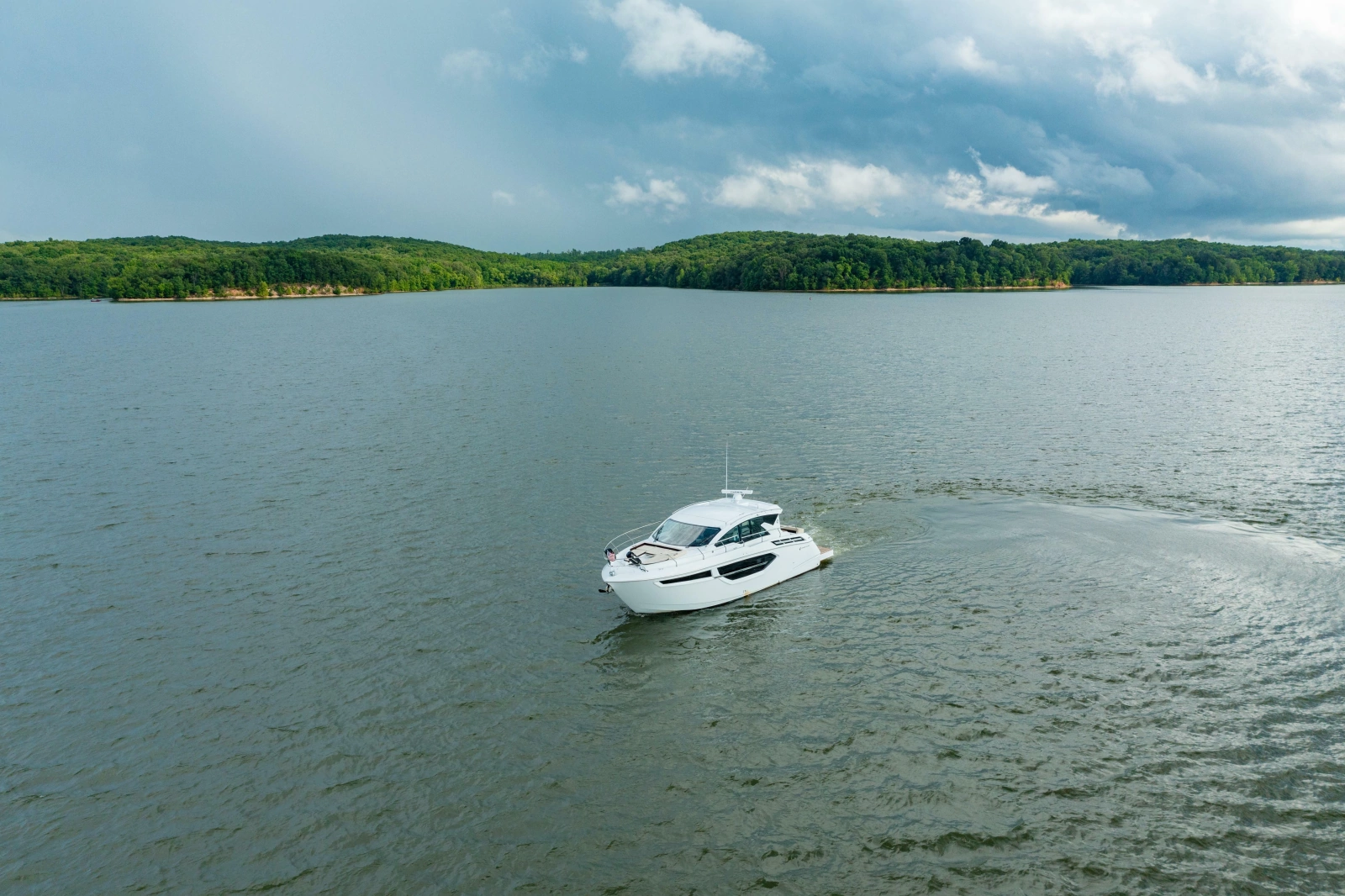 2019 Cruisers Yachts 42 Cantius