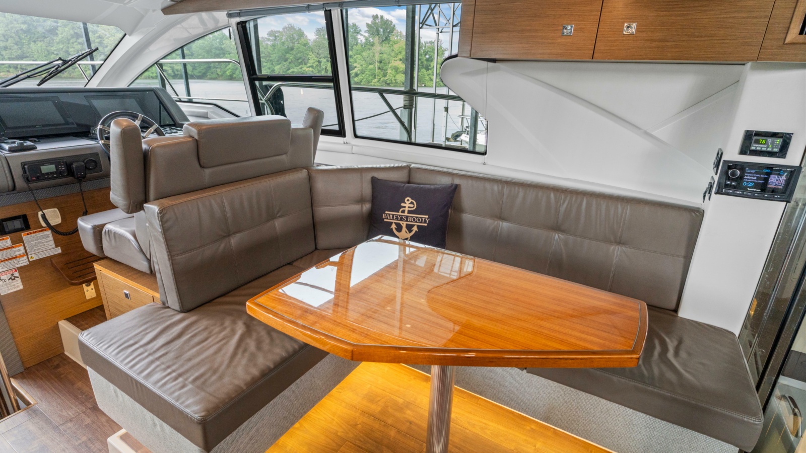 2019 Cruisers Yachts 42 Cantius