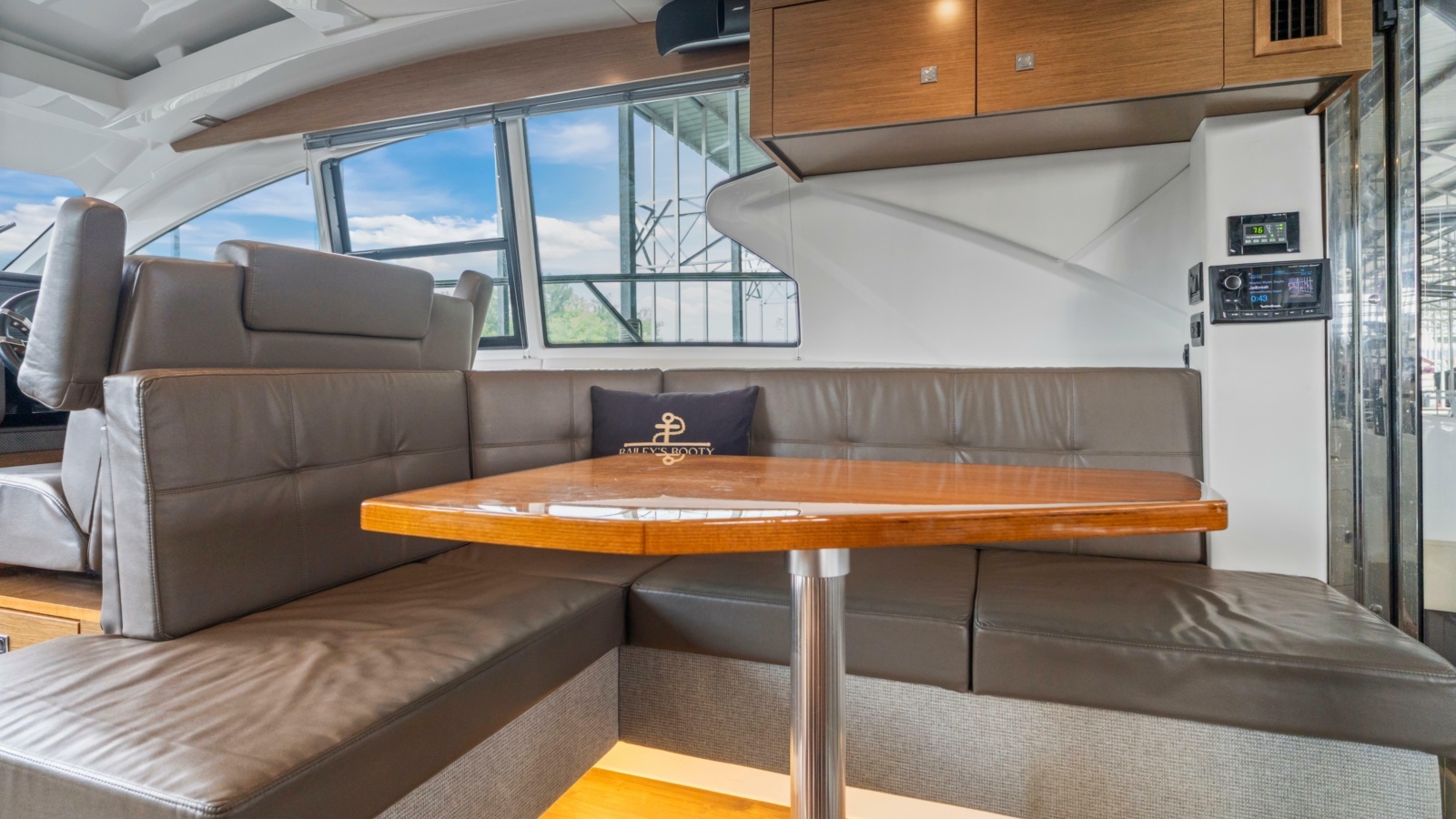 2019 Cruisers Yachts 42 Cantius