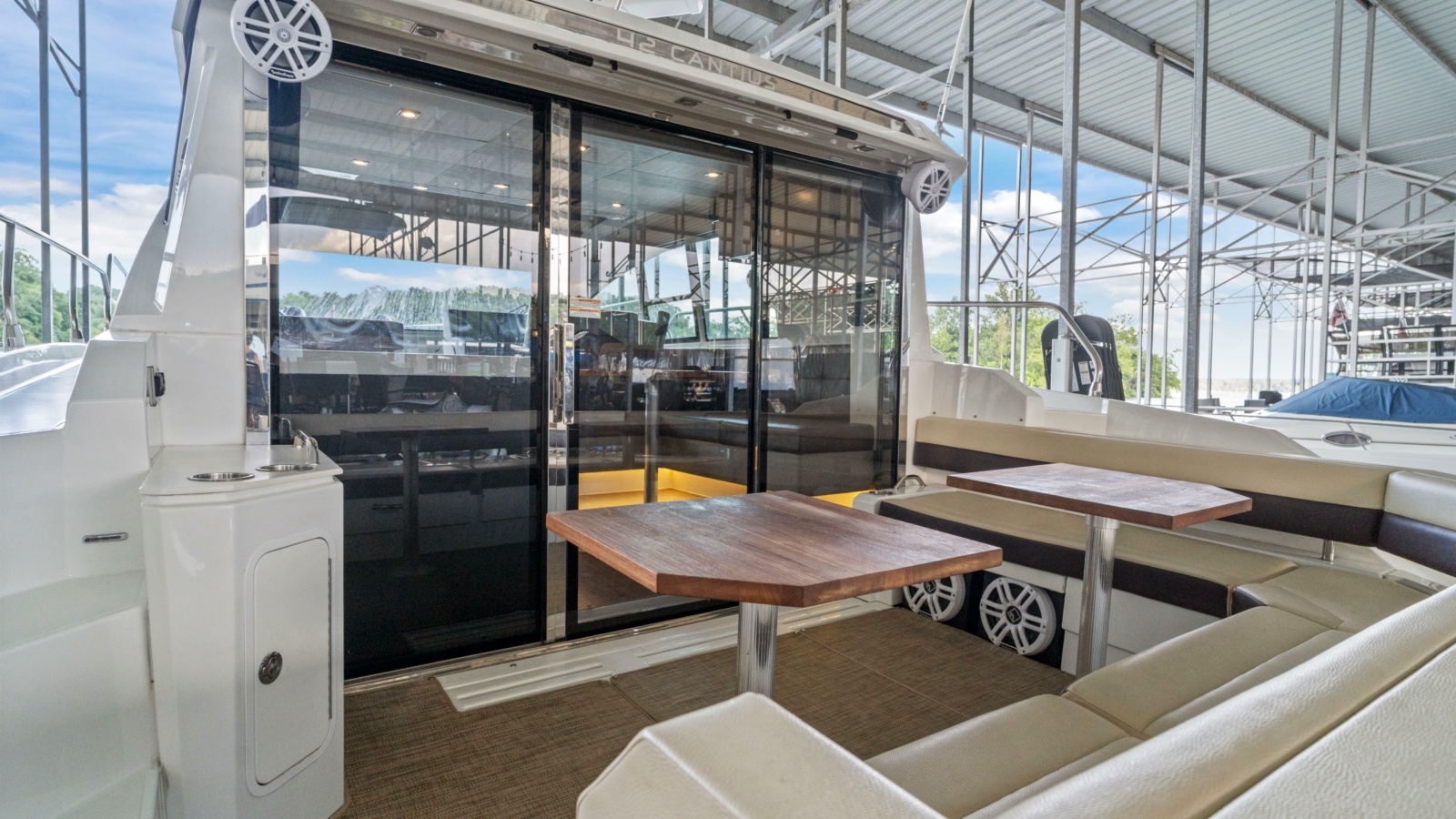 2019 Cruisers Yachts 42 Cantius