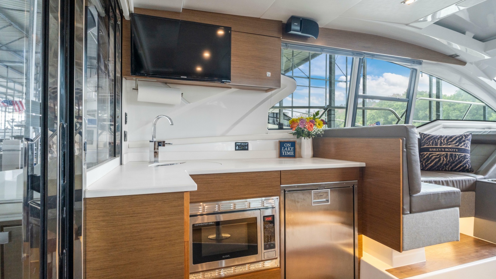 2019 Cruisers Yachts 42 Cantius