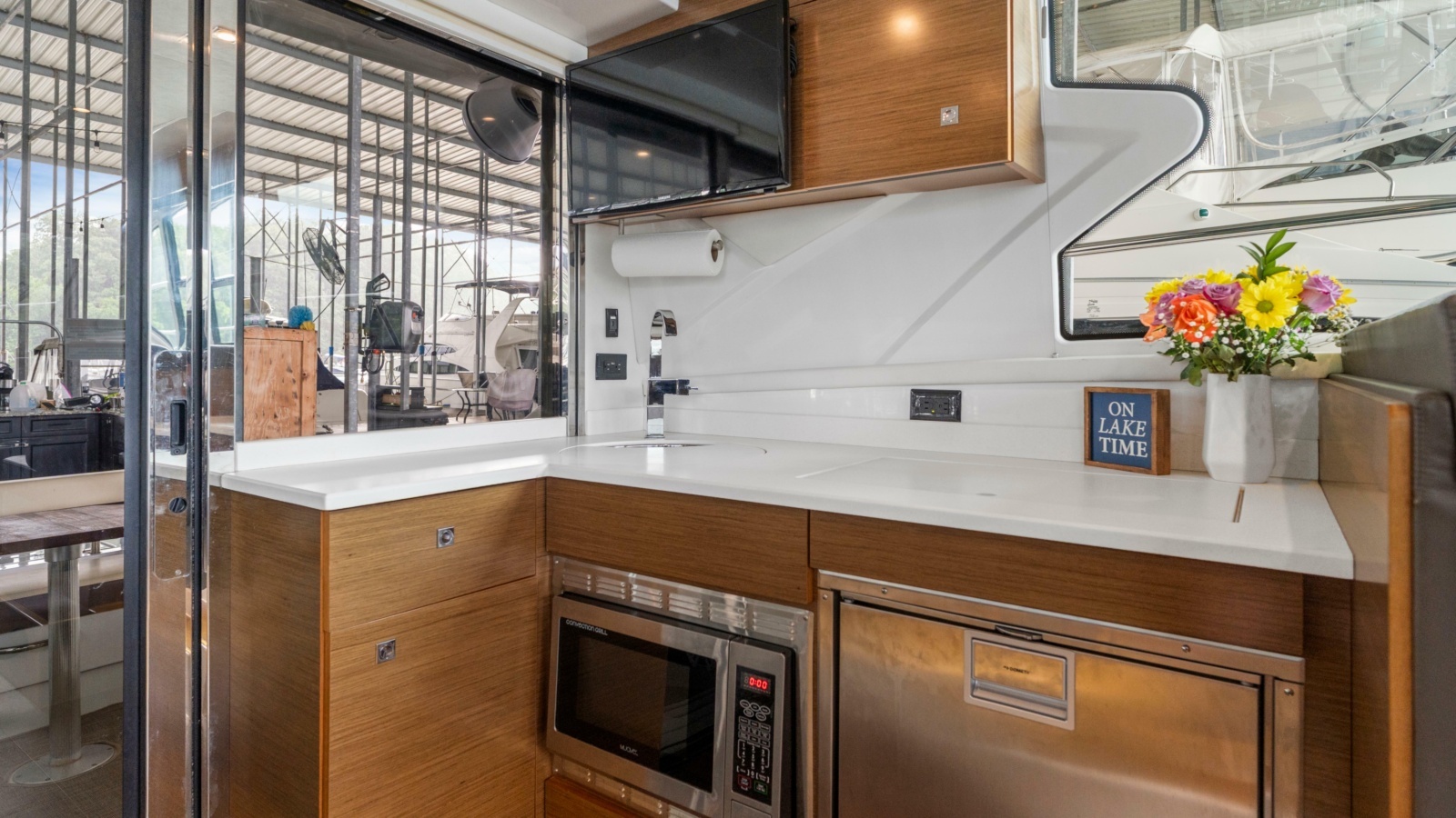 2019 Cruisers Yachts 42 Cantius
