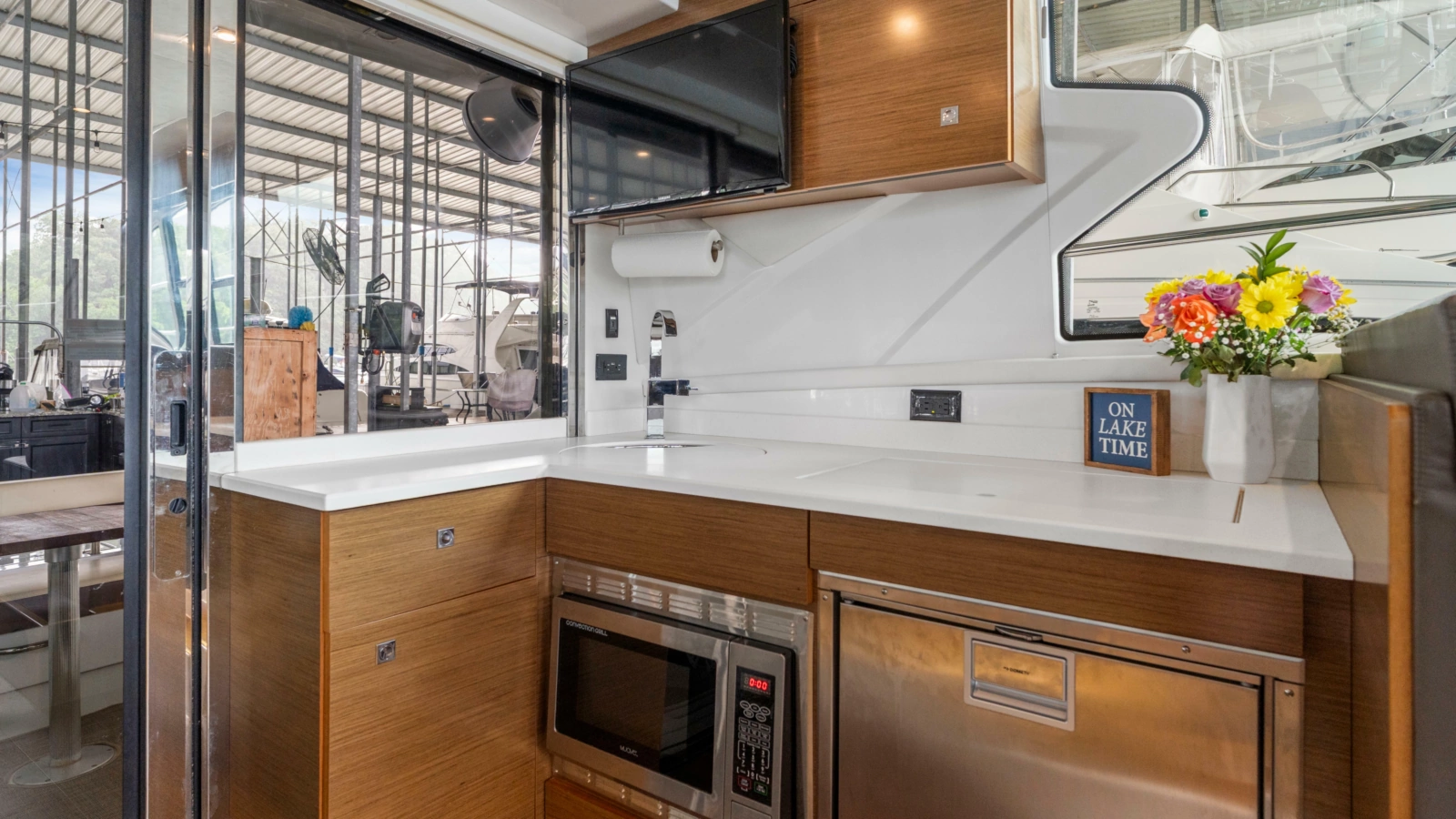 2019 Cruisers Yachts 42 Cantius