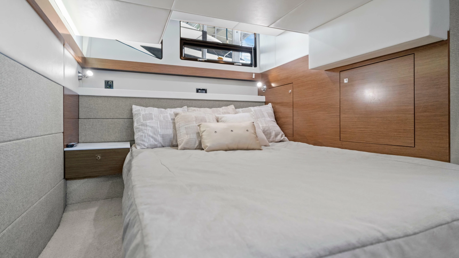 2019 Cruisers Yachts 42 Cantius