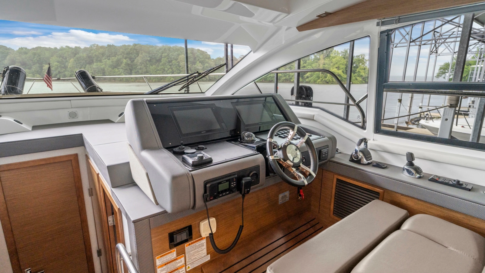 2019 Cruisers Yachts 42 Cantius
