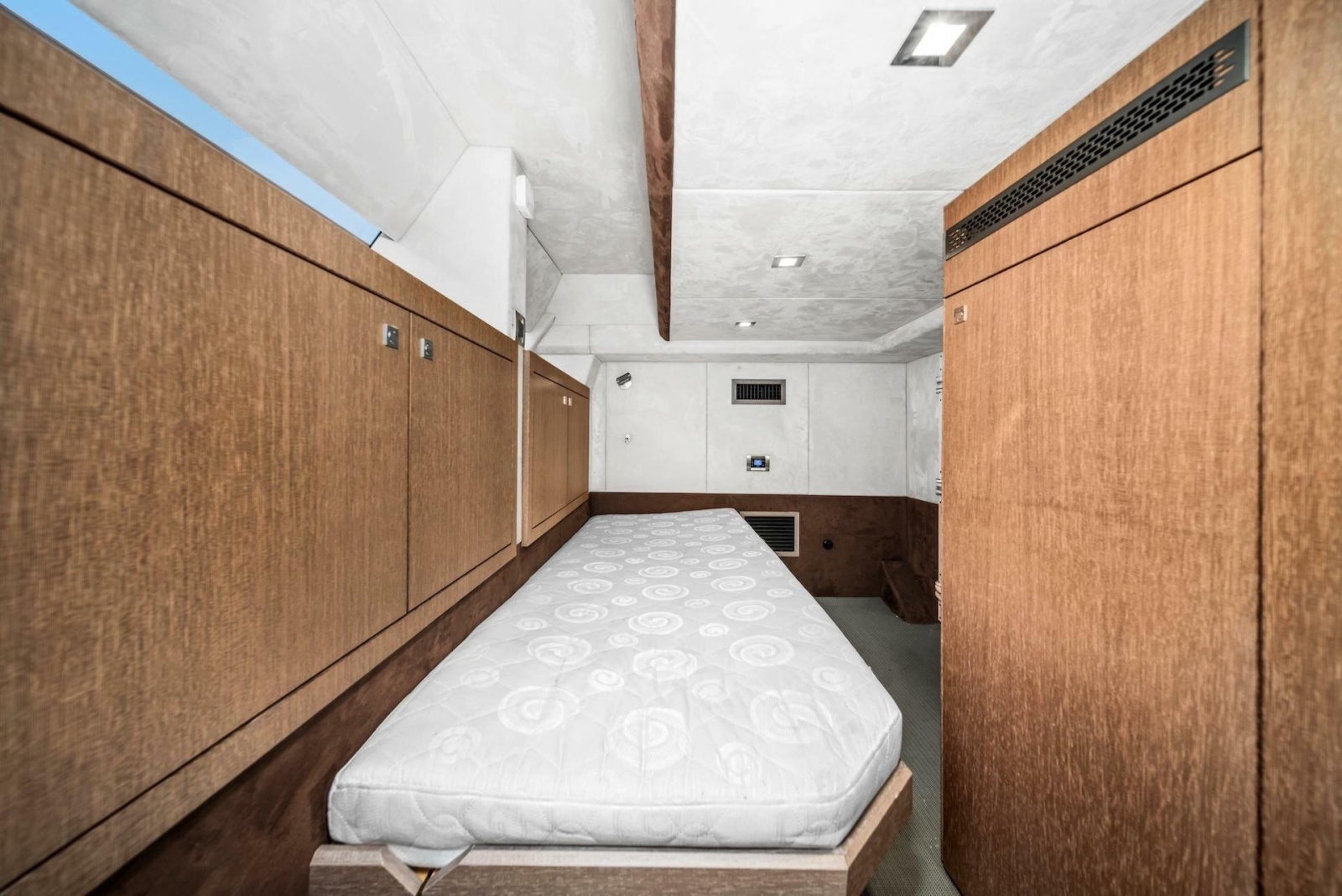 2019 Galeon 560 Sky