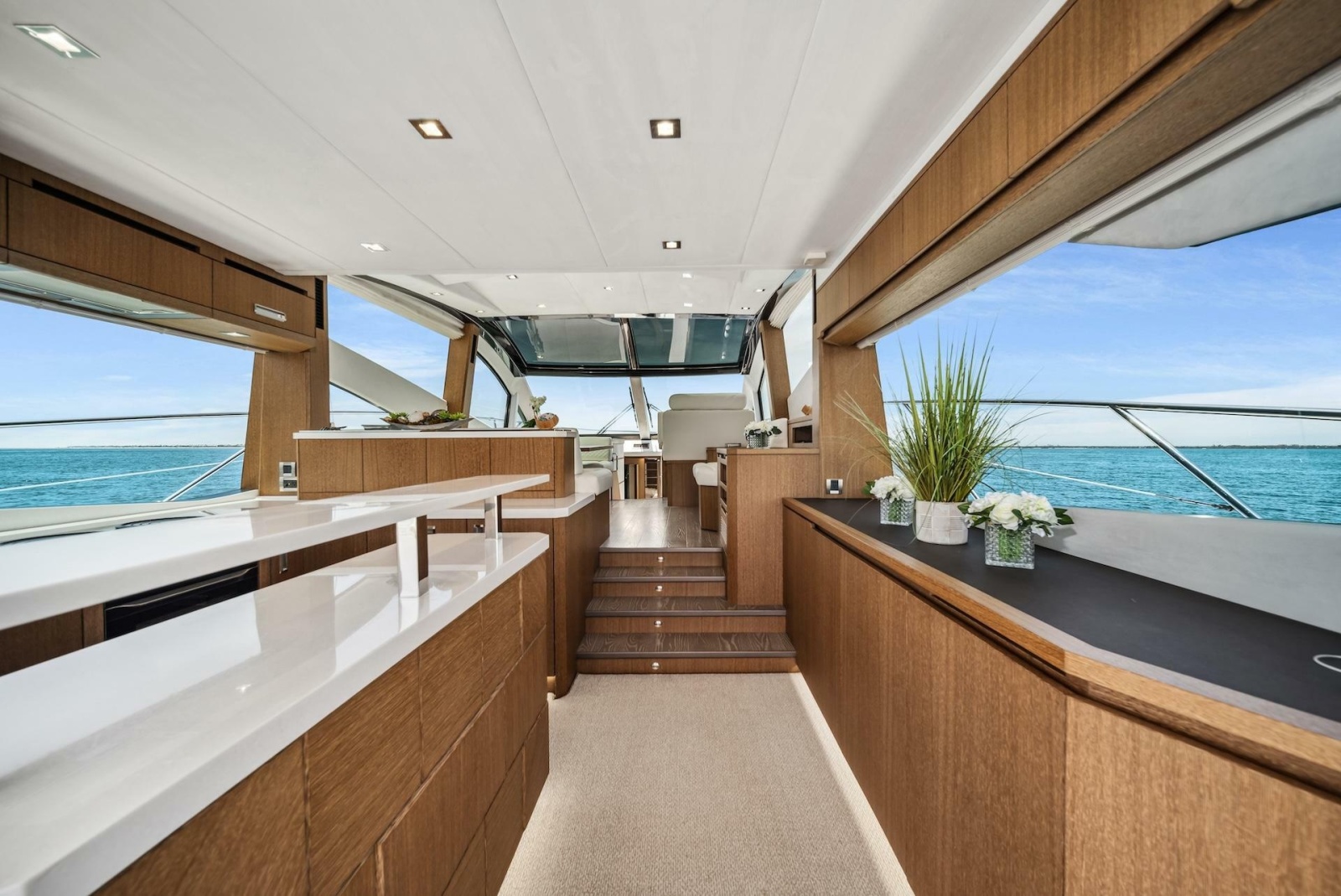 2019 Galeon 560 Sky