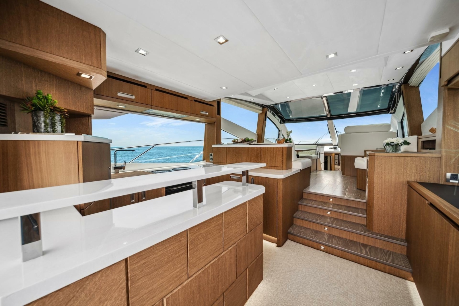 2019 Galeon 560 Sky