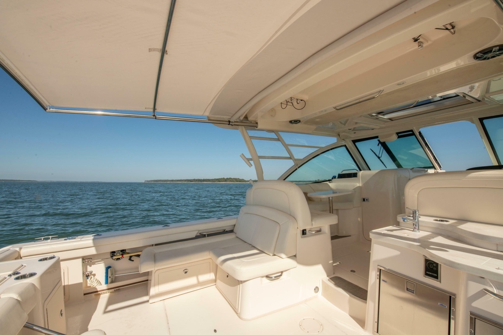 2019 Grady-White Freedom 375