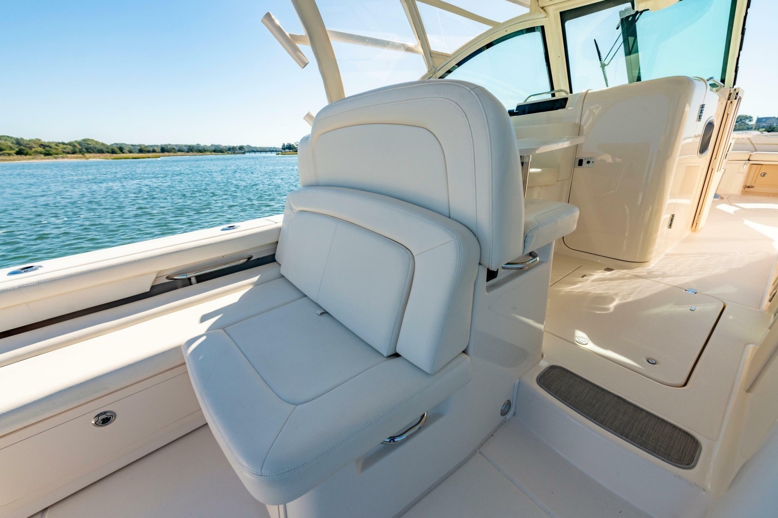 2019 Grady-White Freedom 375