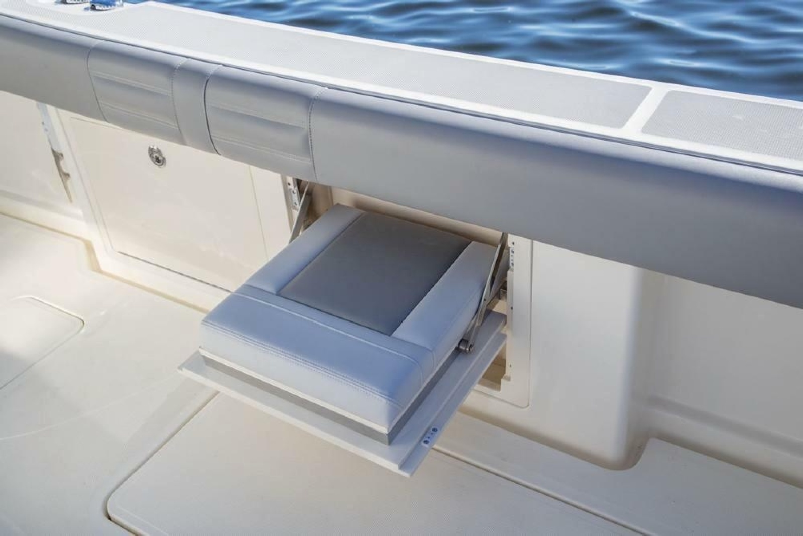 2019 Mako 414 Center Console