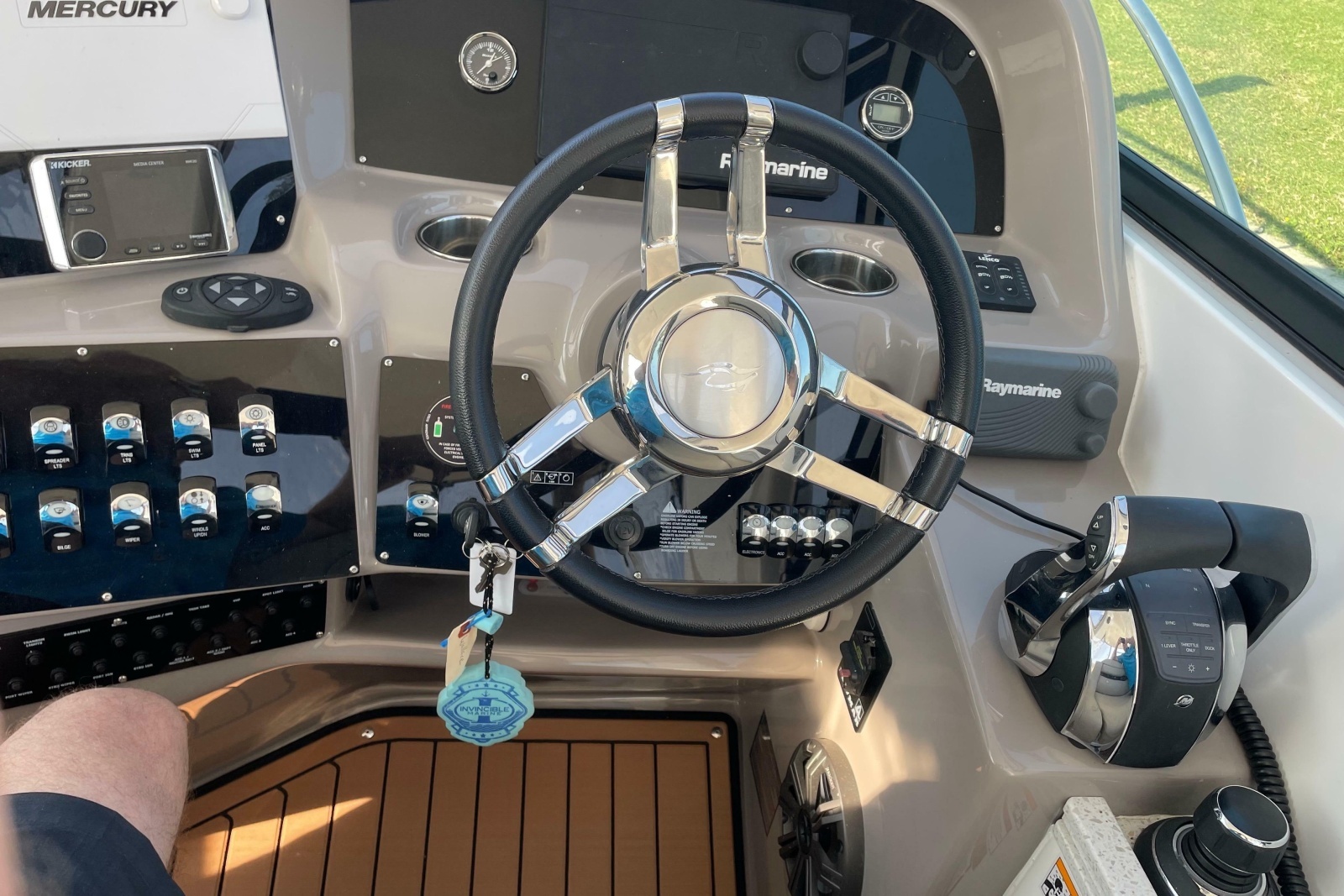 2019 Rinker EX 370