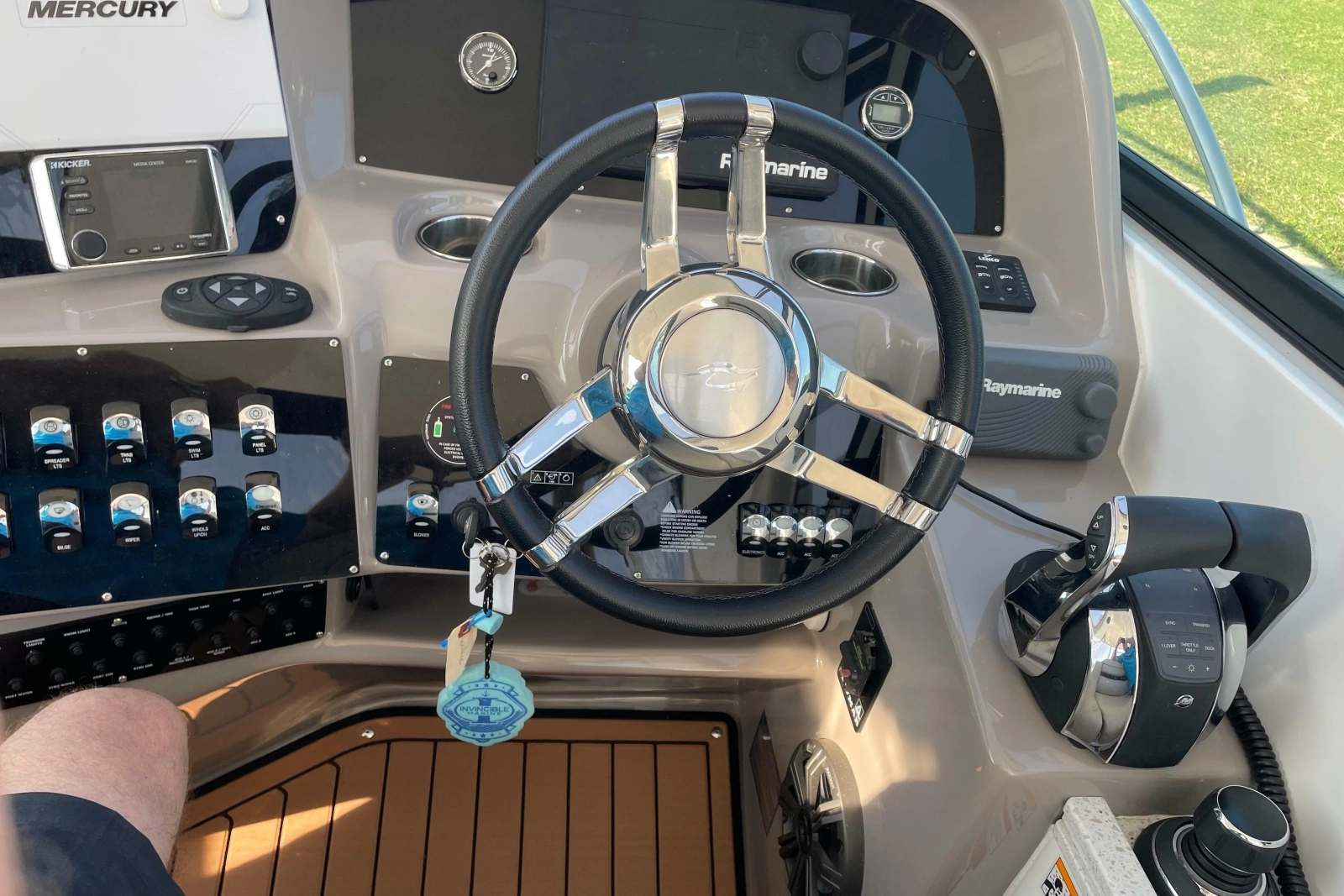 2019 Rinker EX 370