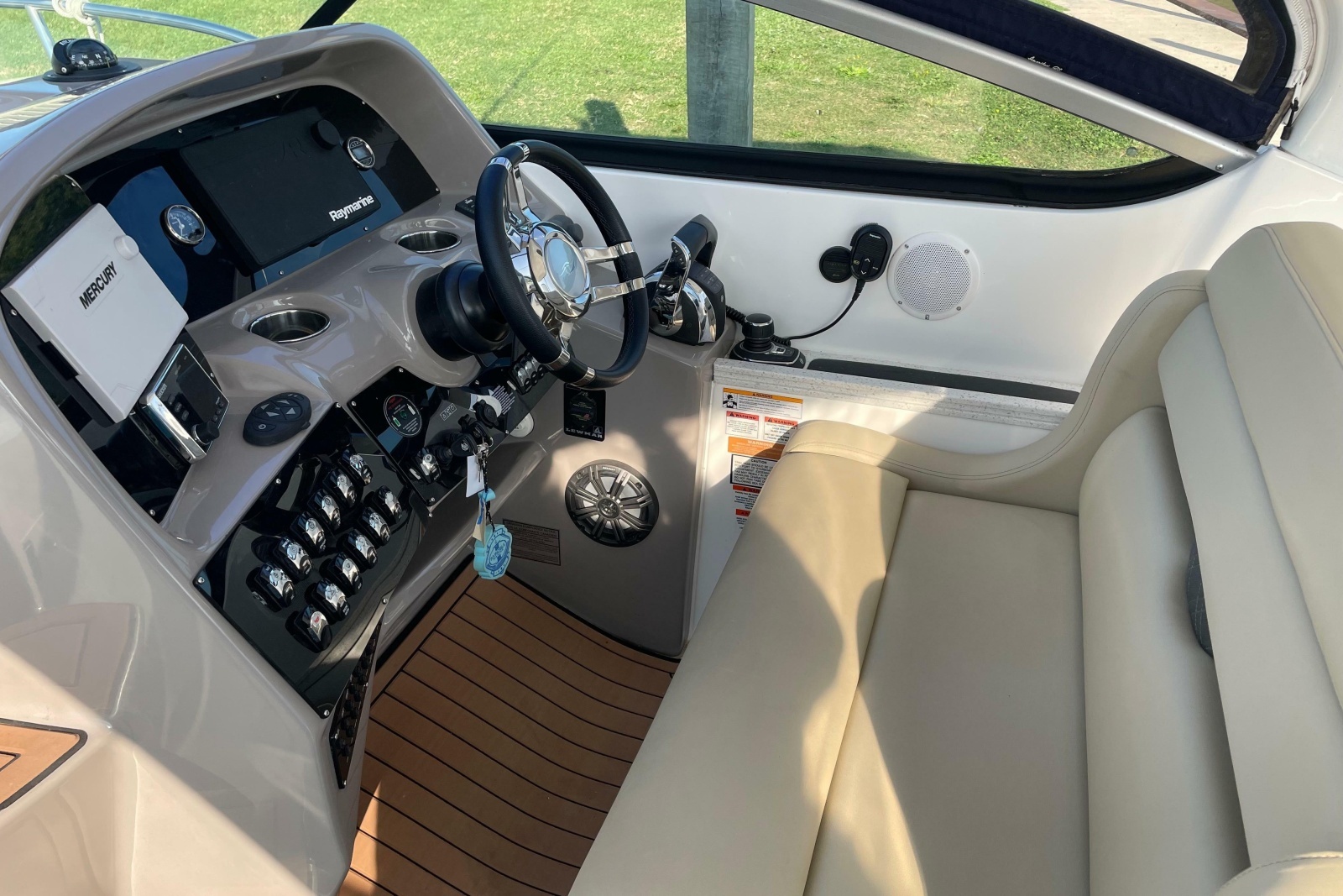 2019 Rinker EX 370