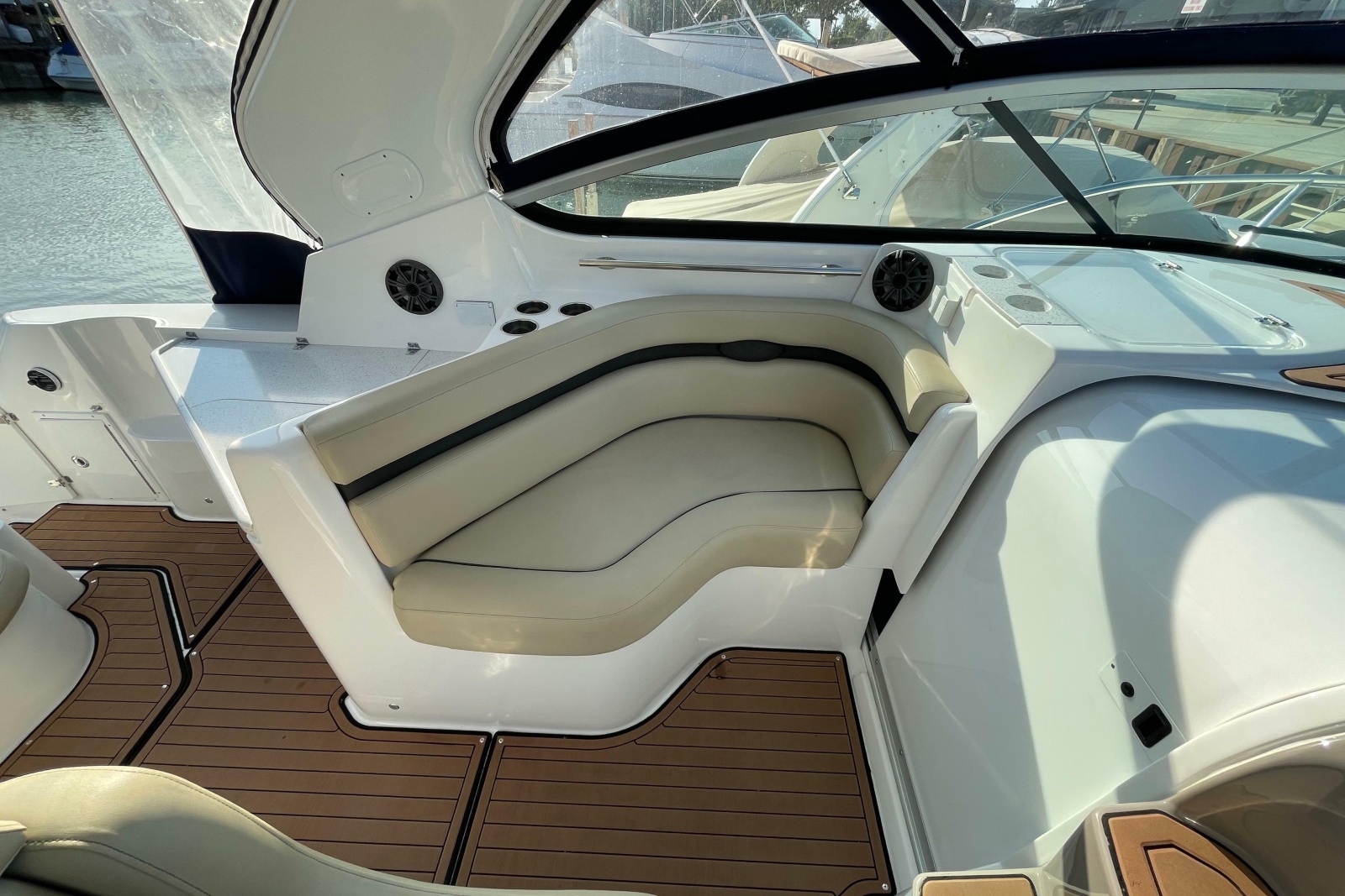2019 Rinker EX 370