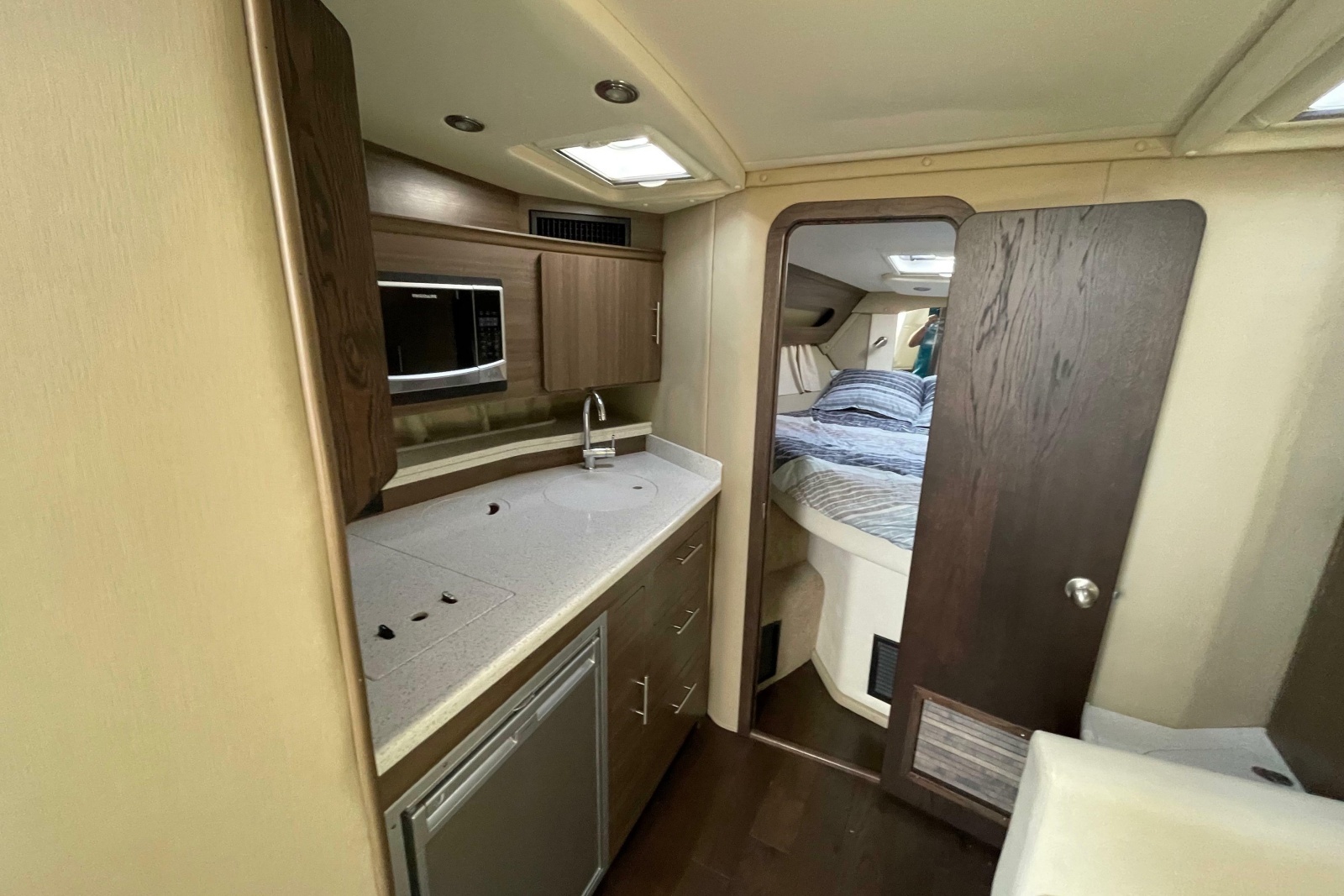 2019 Rinker EX 370