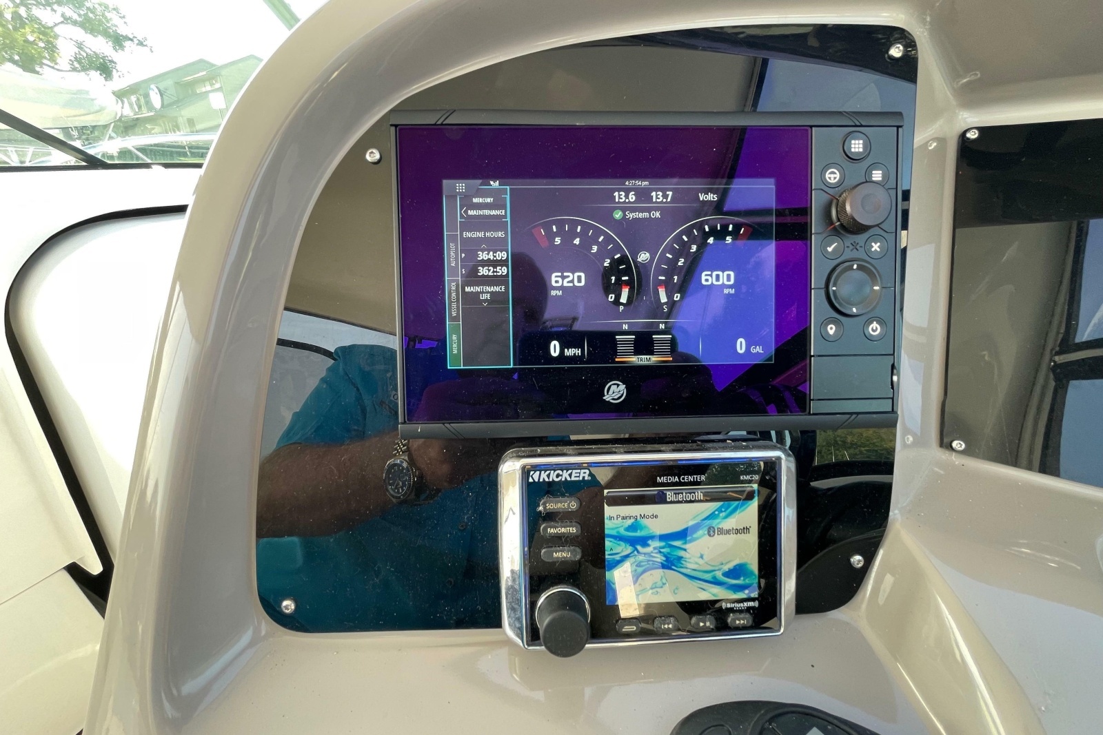 2019 Rinker EX 370