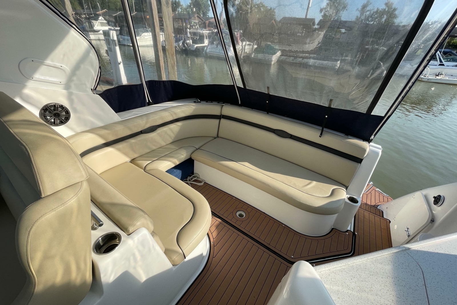 2019 Rinker EX 370