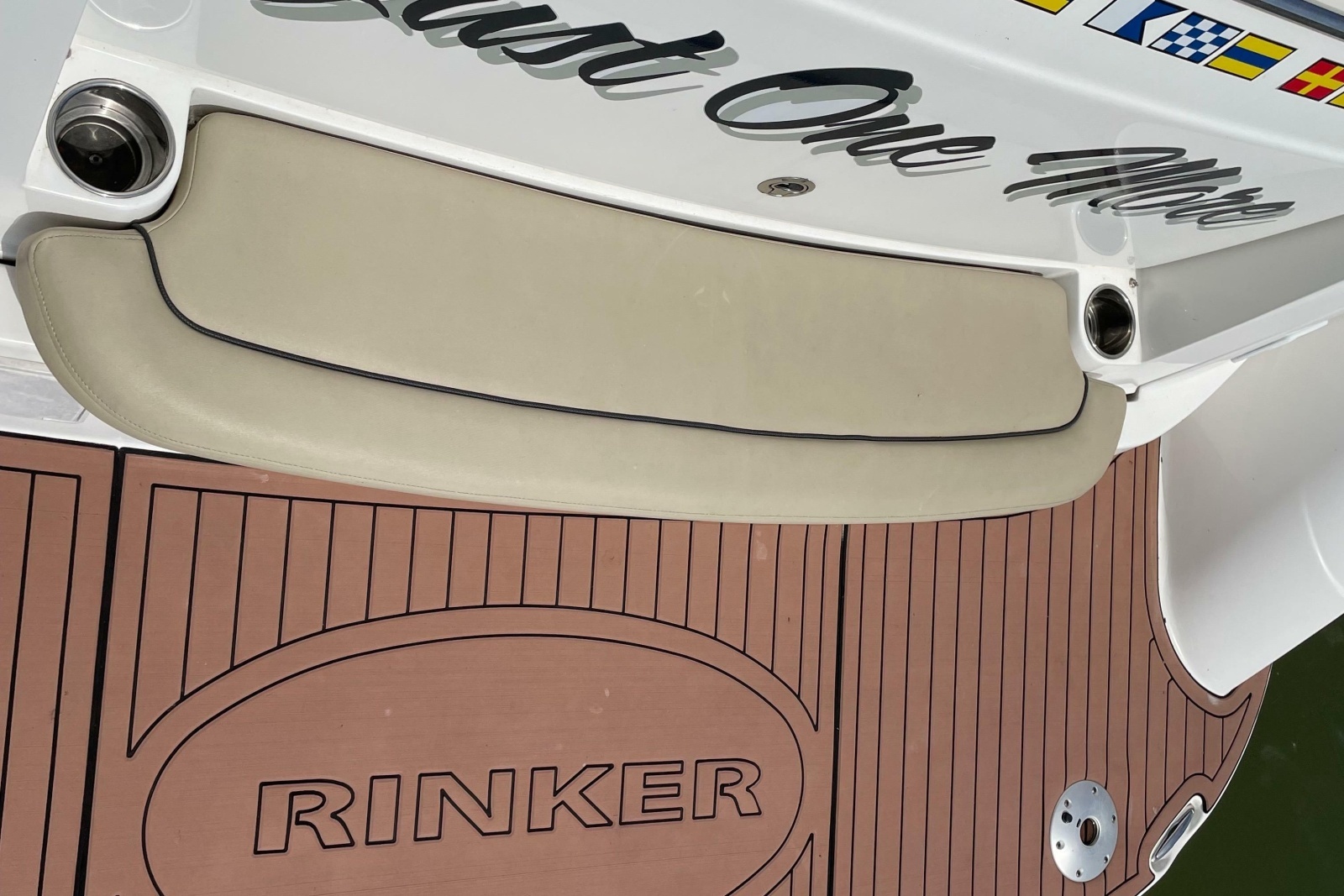 2019 Rinker EX 370