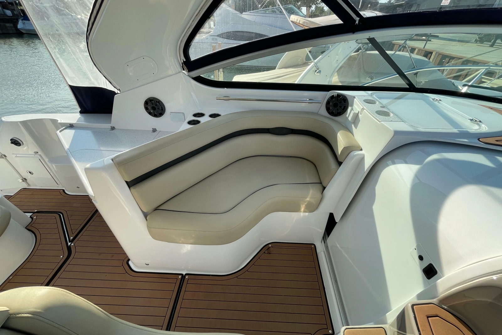 2019 Rinker EX 370