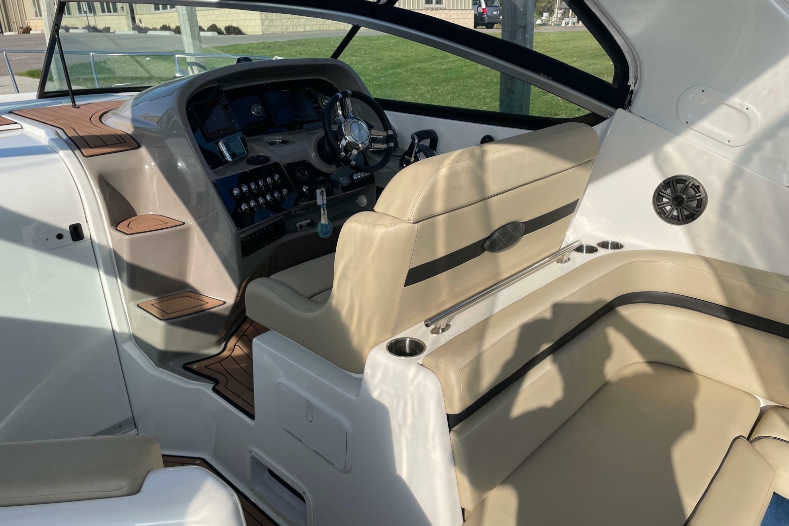 2019 Rinker EX 370