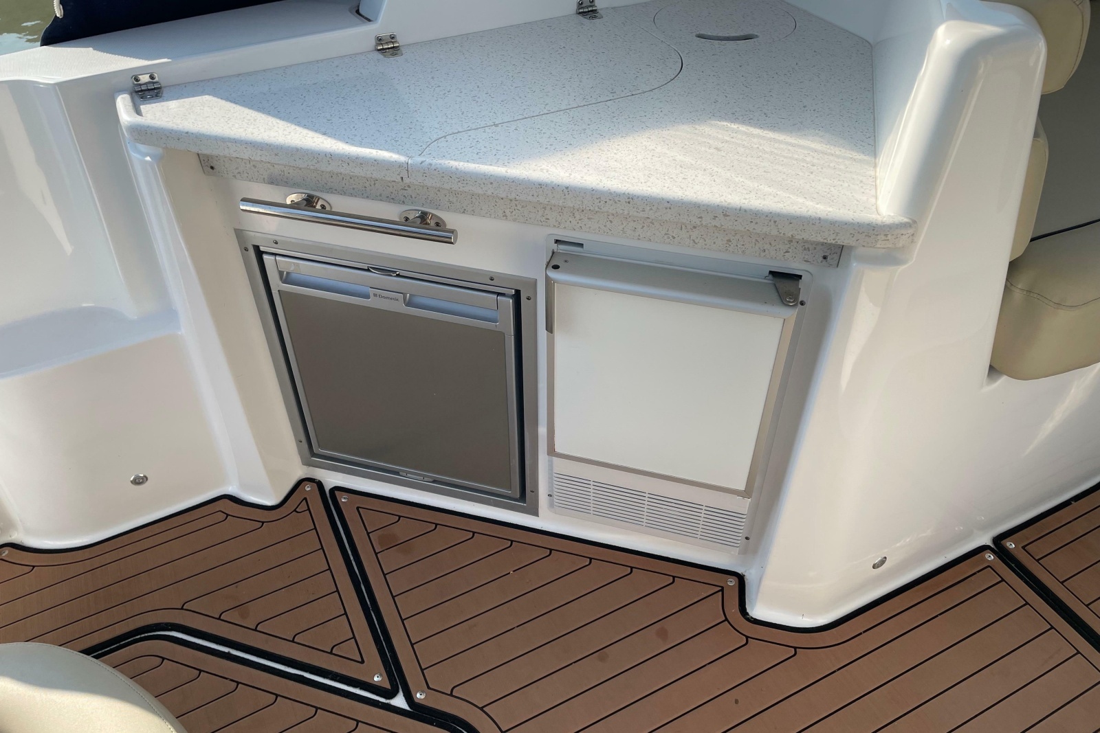 2019 Rinker EX 370