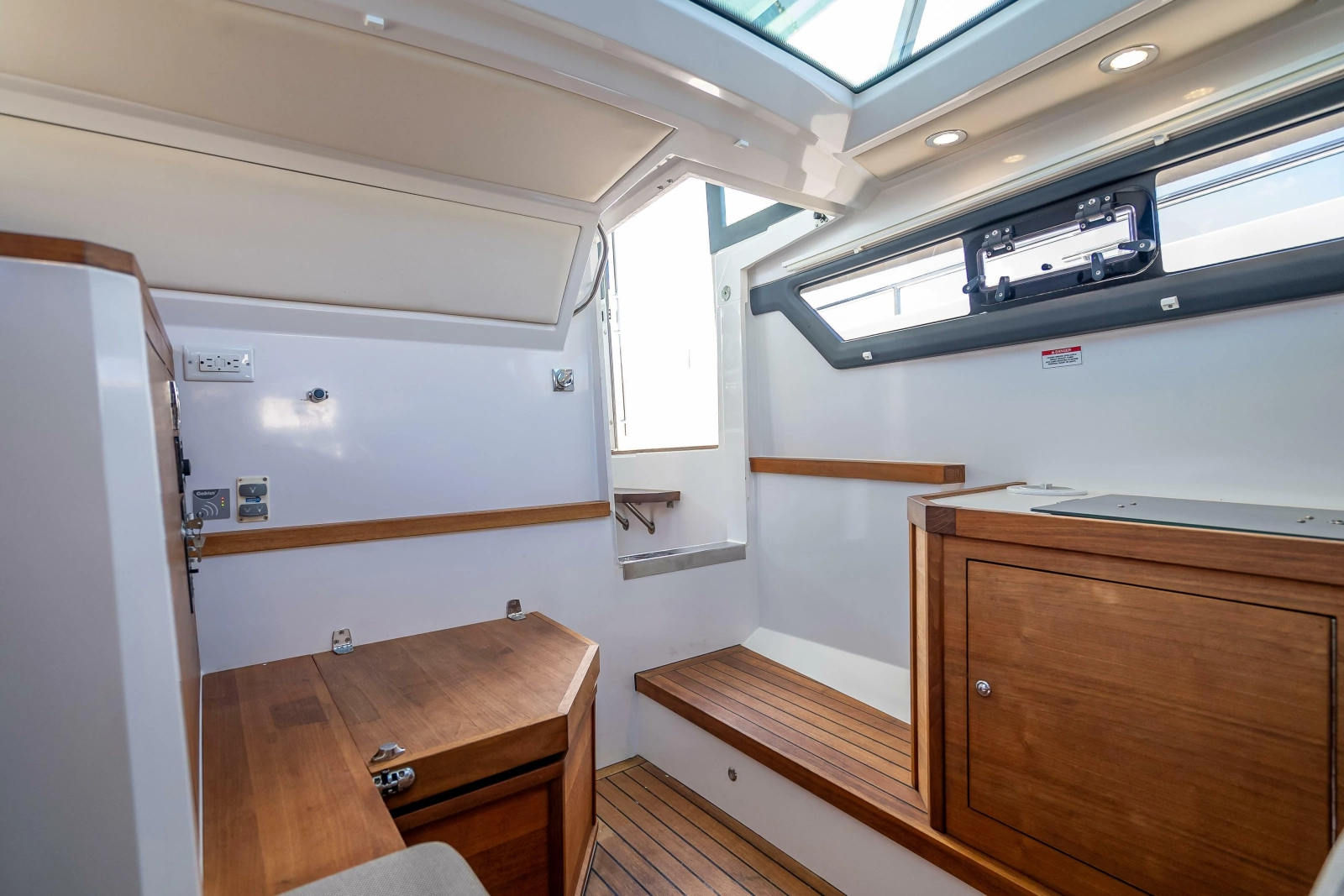 2018 Axopar 37 XC Cross Cabin