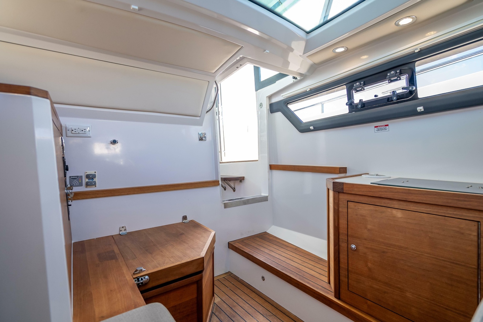 2018 Axopar 37 XC Cross Cabin