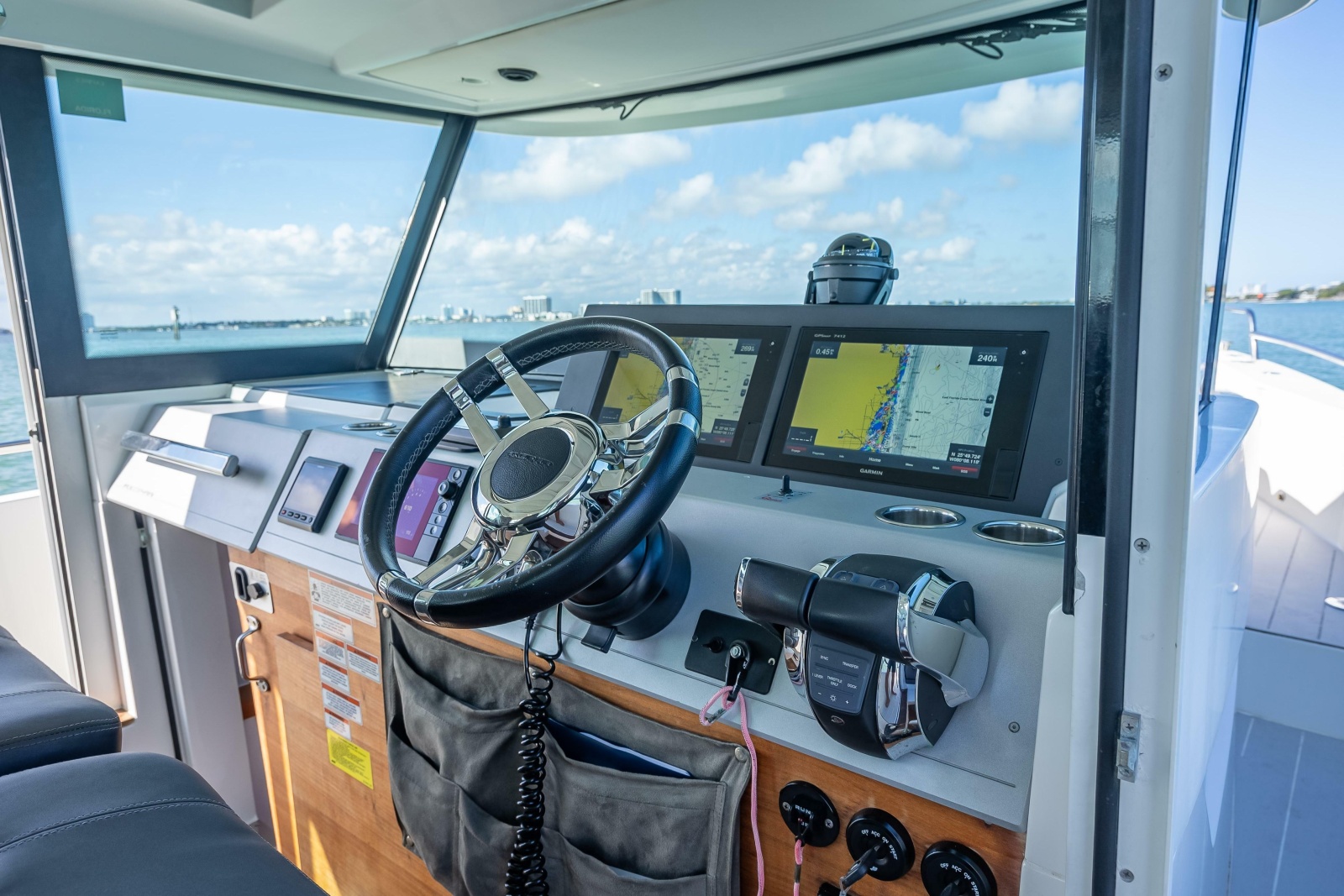 2018 Axopar 37 XC Cross Cabin