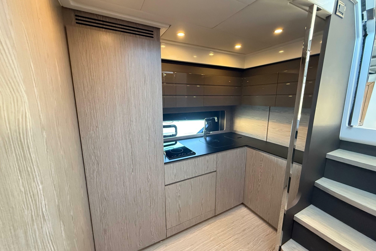 2018 Azimut Atlantis 43