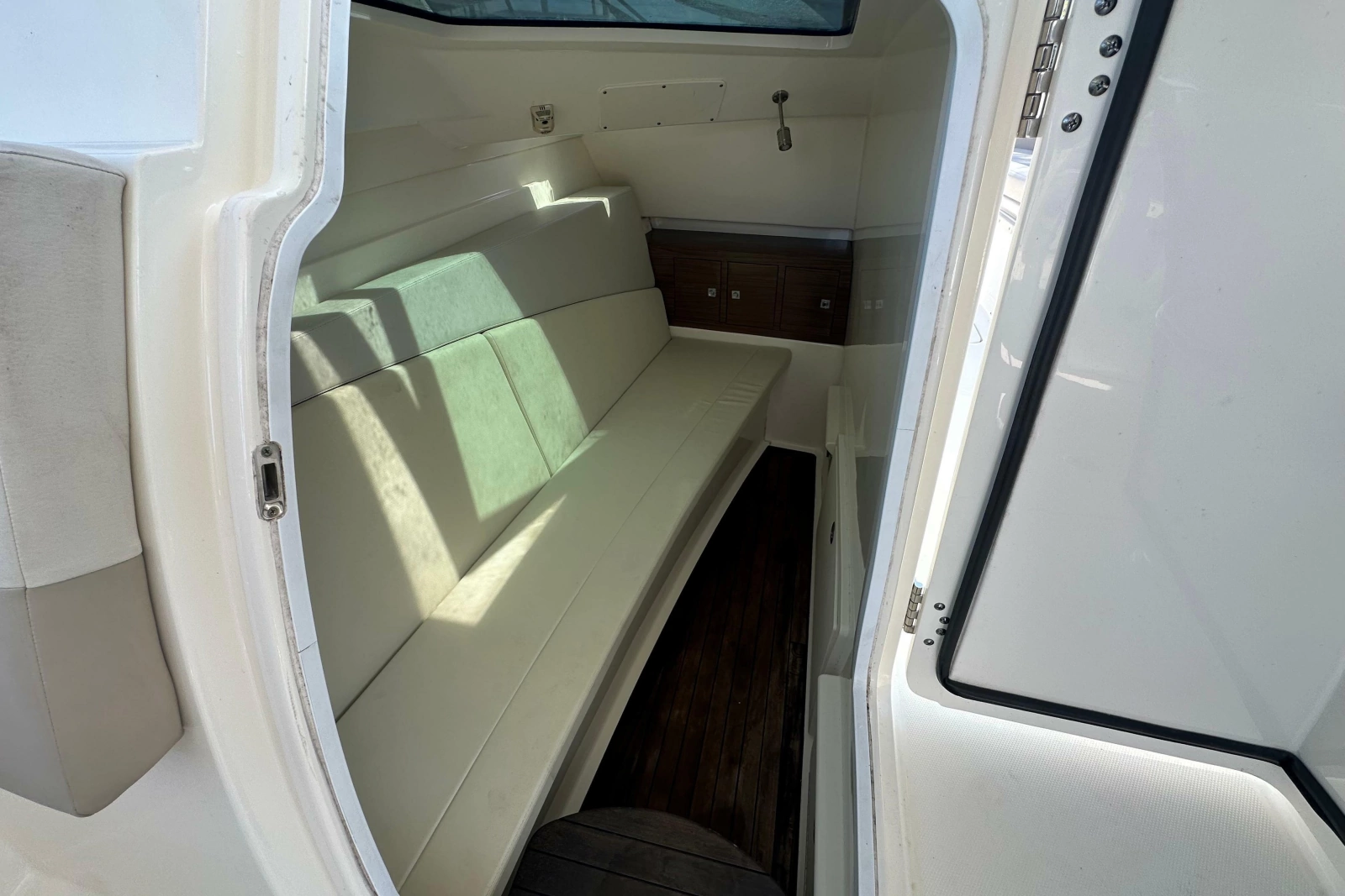 2018 Boston Whaler 320 Vantage