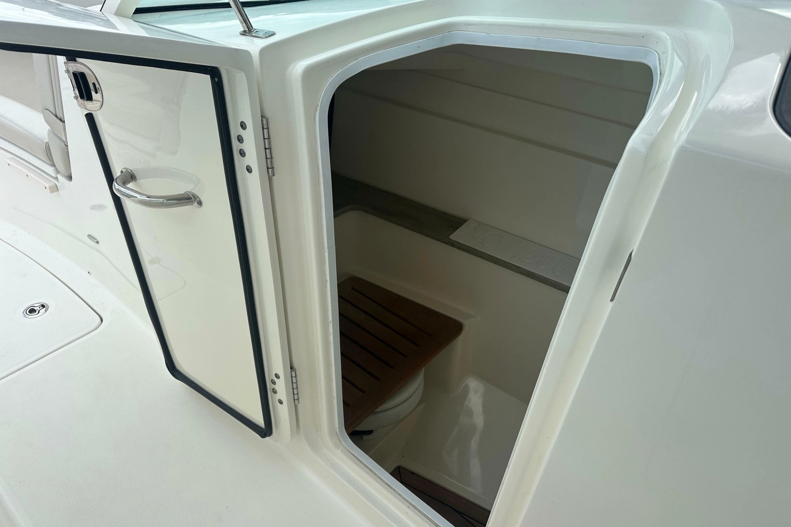 2018 Boston Whaler 320 Vantage