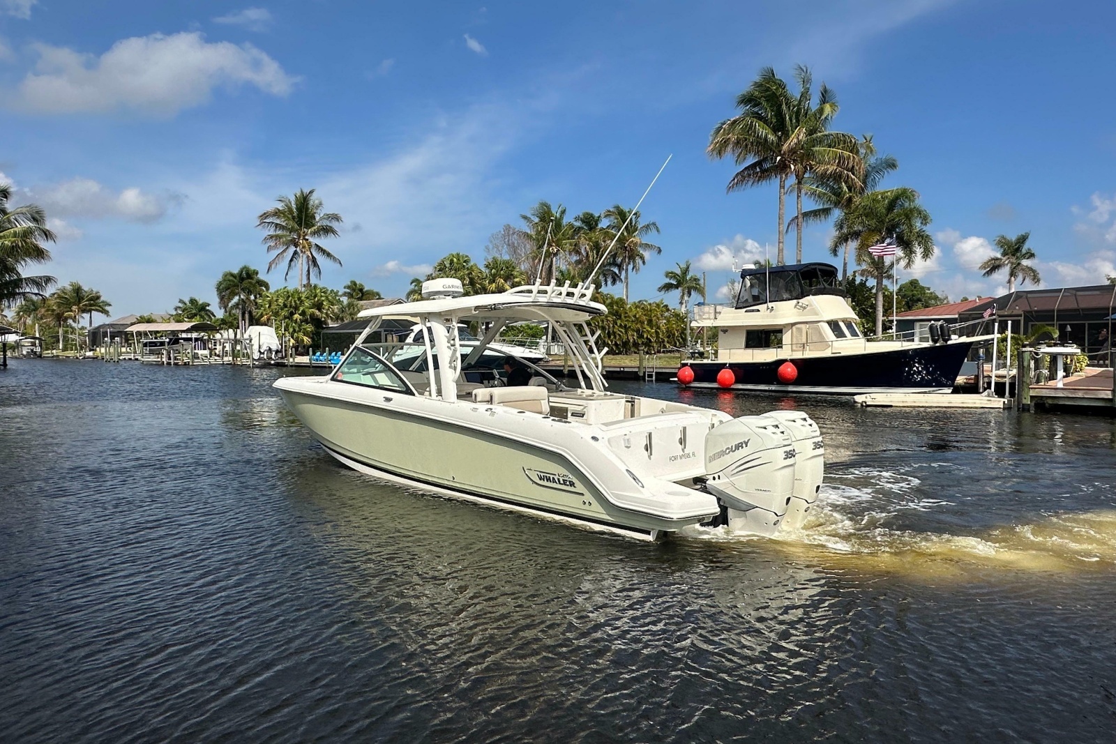2018 Boston Whaler 320 Vantage