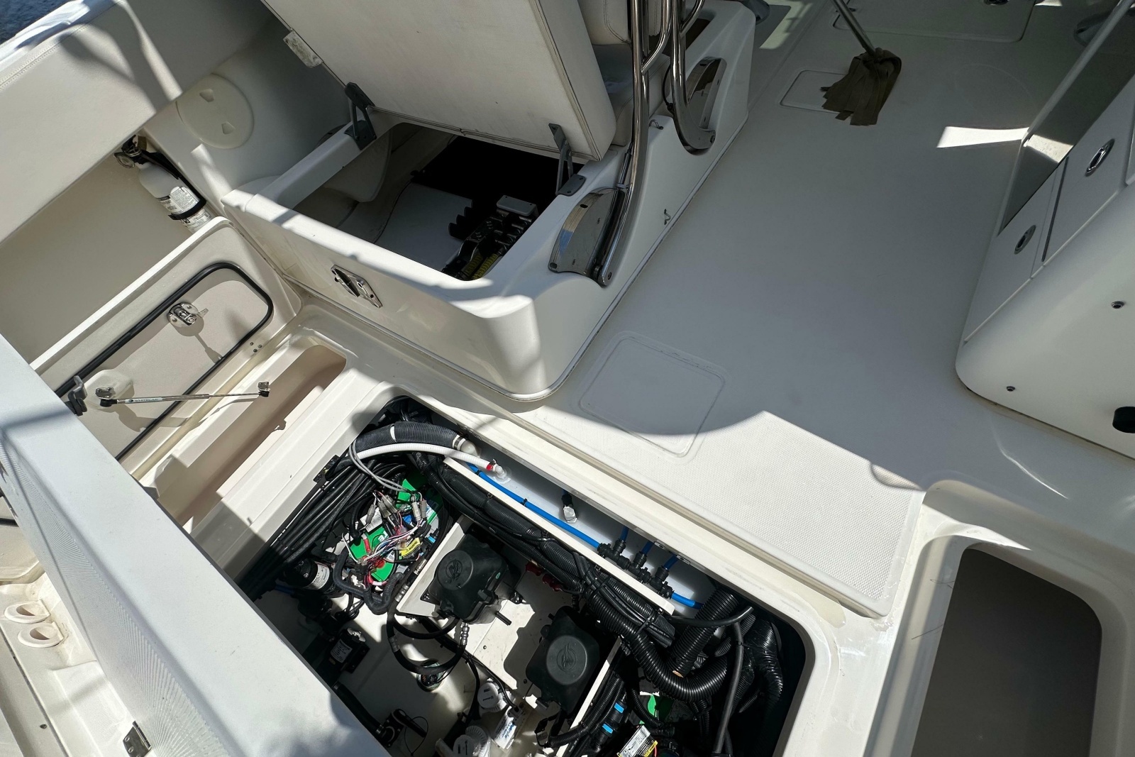 2018 Boston Whaler 320 Vantage