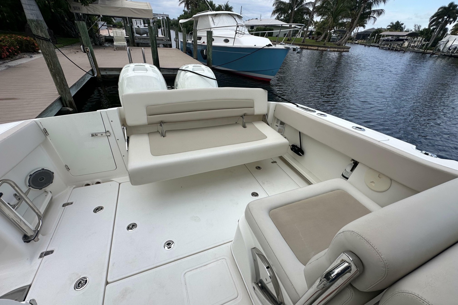 2018 Boston Whaler 320 Vantage