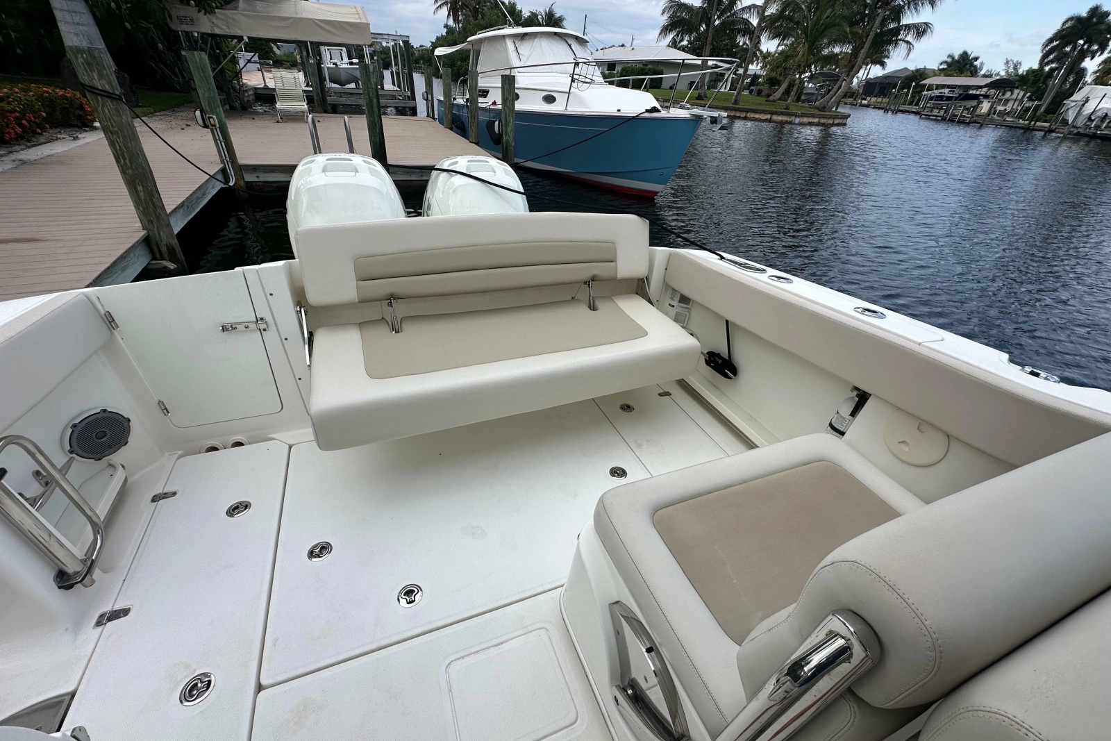 2018 Boston Whaler 320 Vantage
