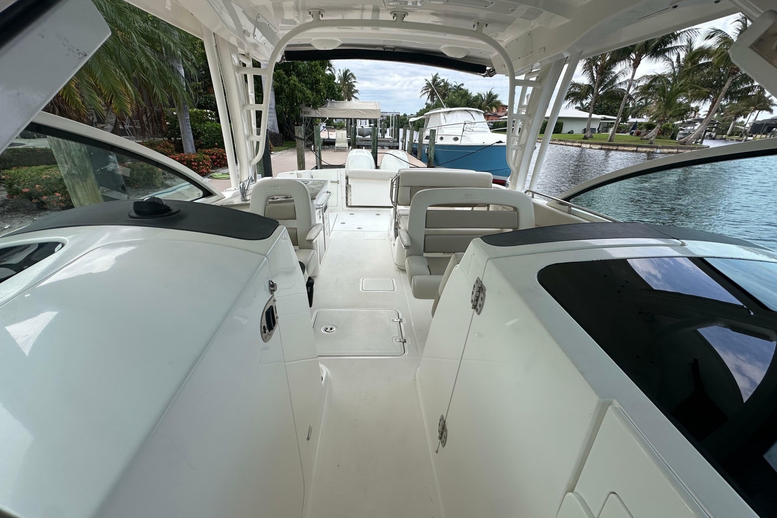 2018 Boston Whaler 320 Vantage