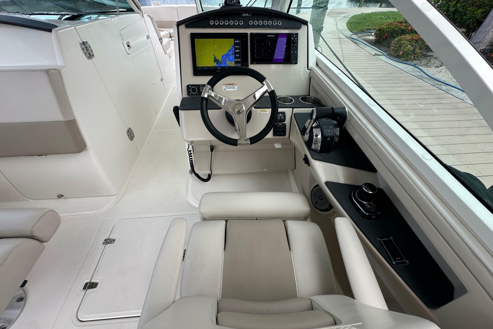 2018 Boston Whaler 320 Vantage