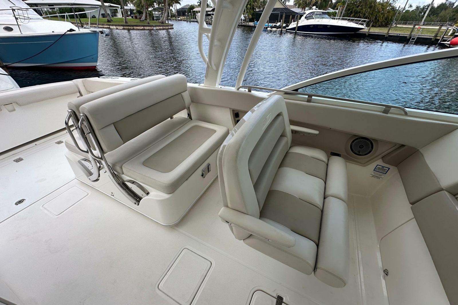 2018 Boston Whaler 320 Vantage