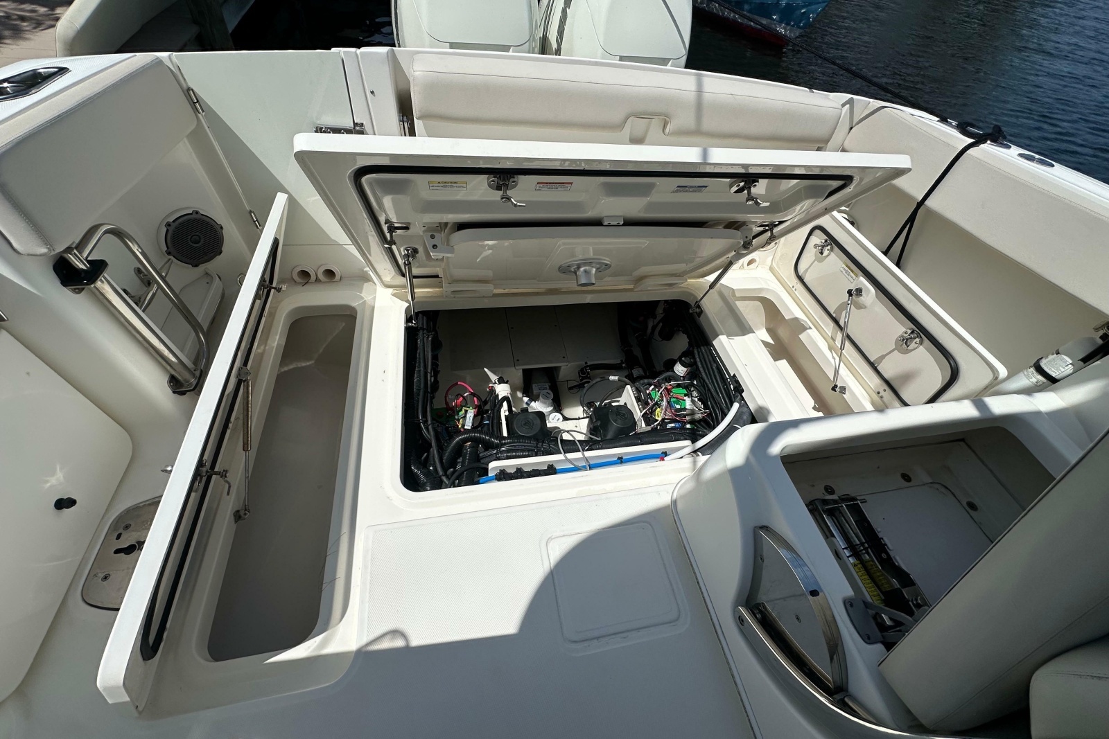 2018 Boston Whaler 320 Vantage