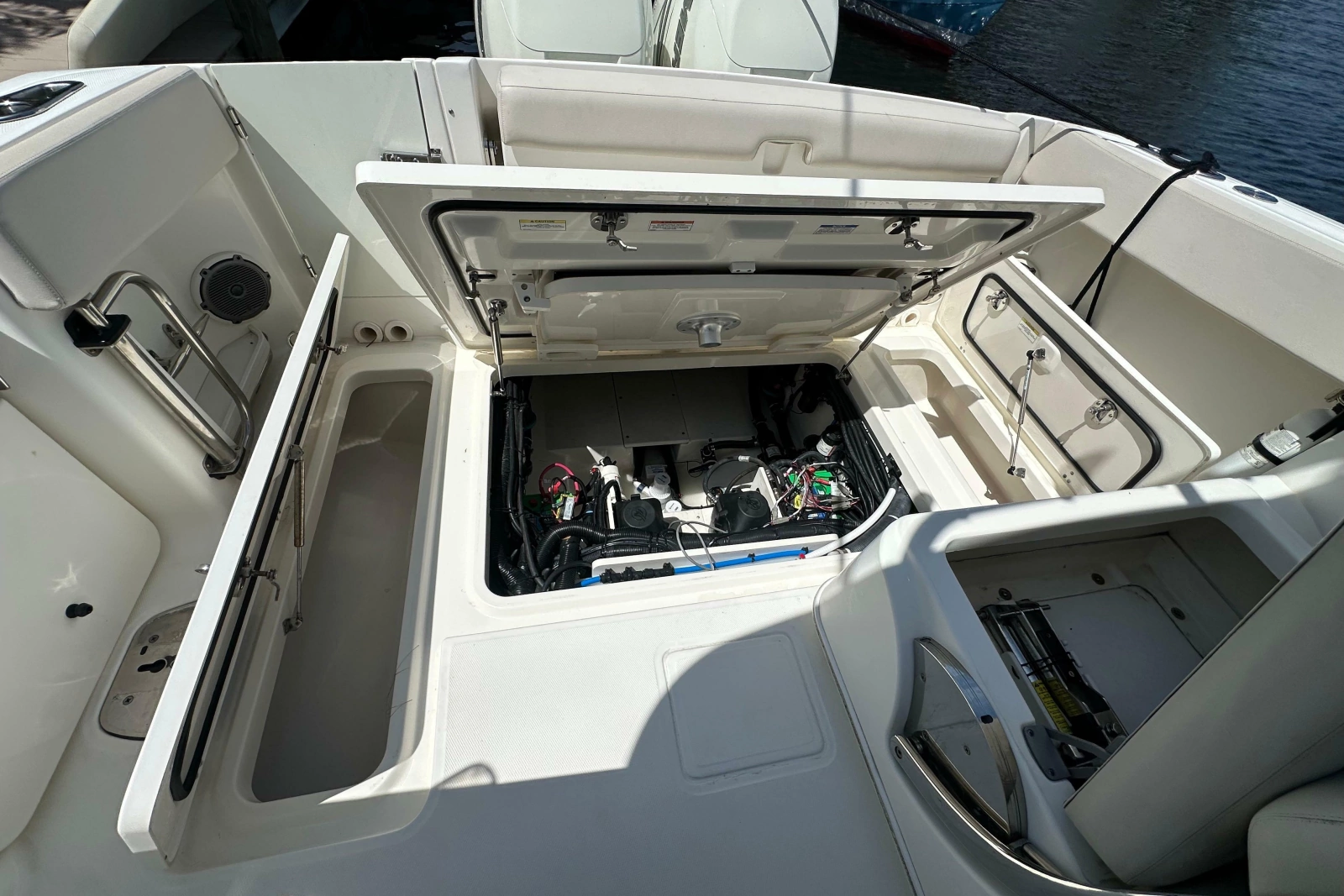 2018 Boston Whaler 320 Vantage