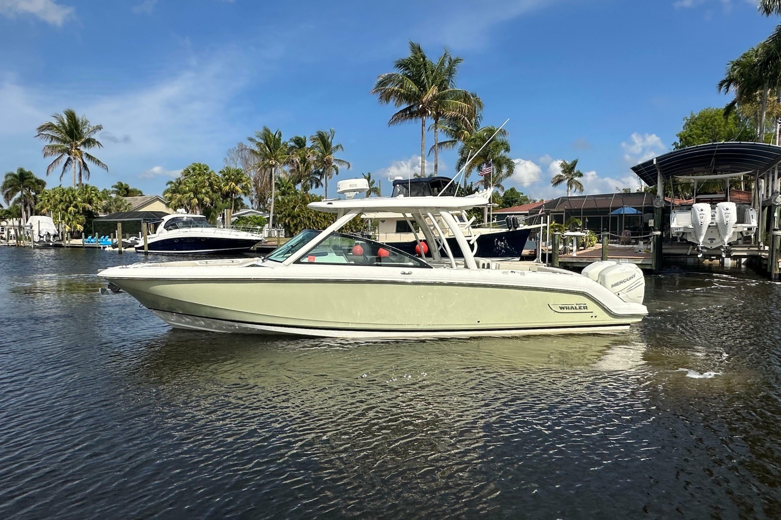 2018 Boston Whaler 320 Vantage