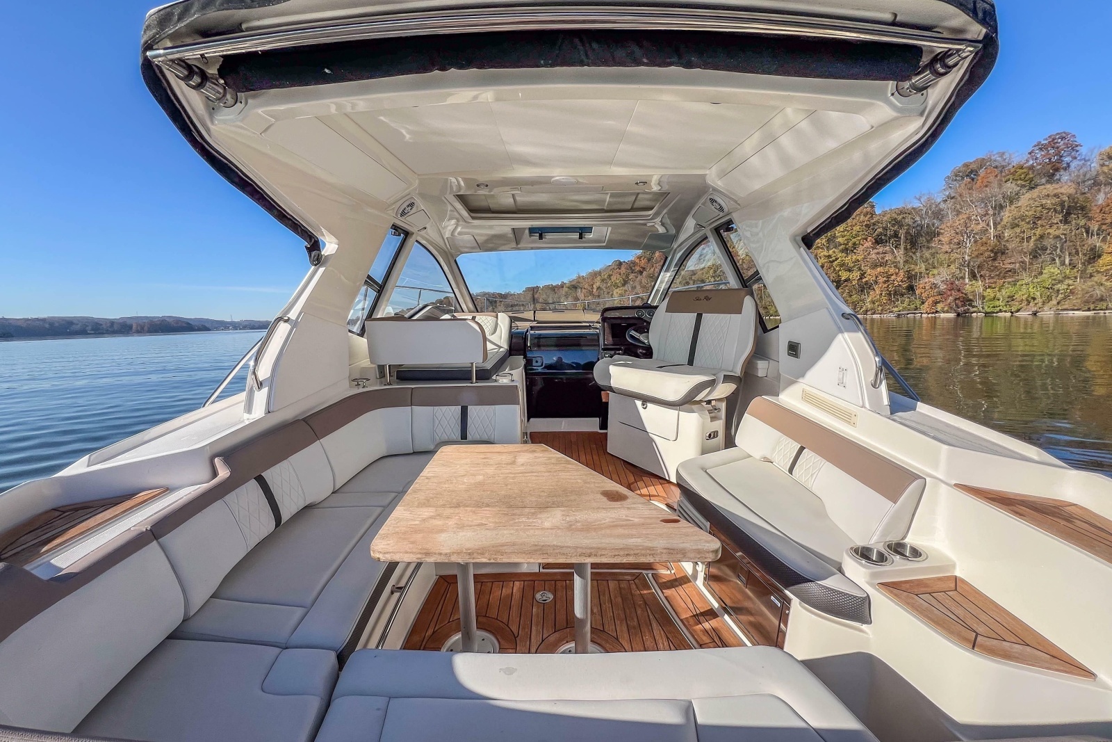 2018 Sea Ray Sundancer 350 Coupe