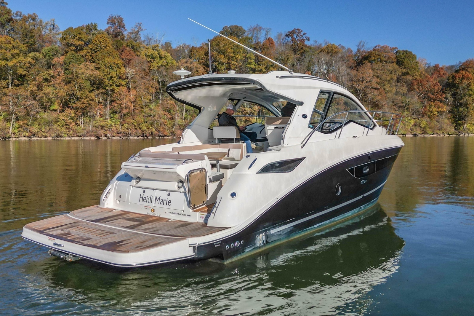 2018 Sea Ray Sundancer 350 Coupe