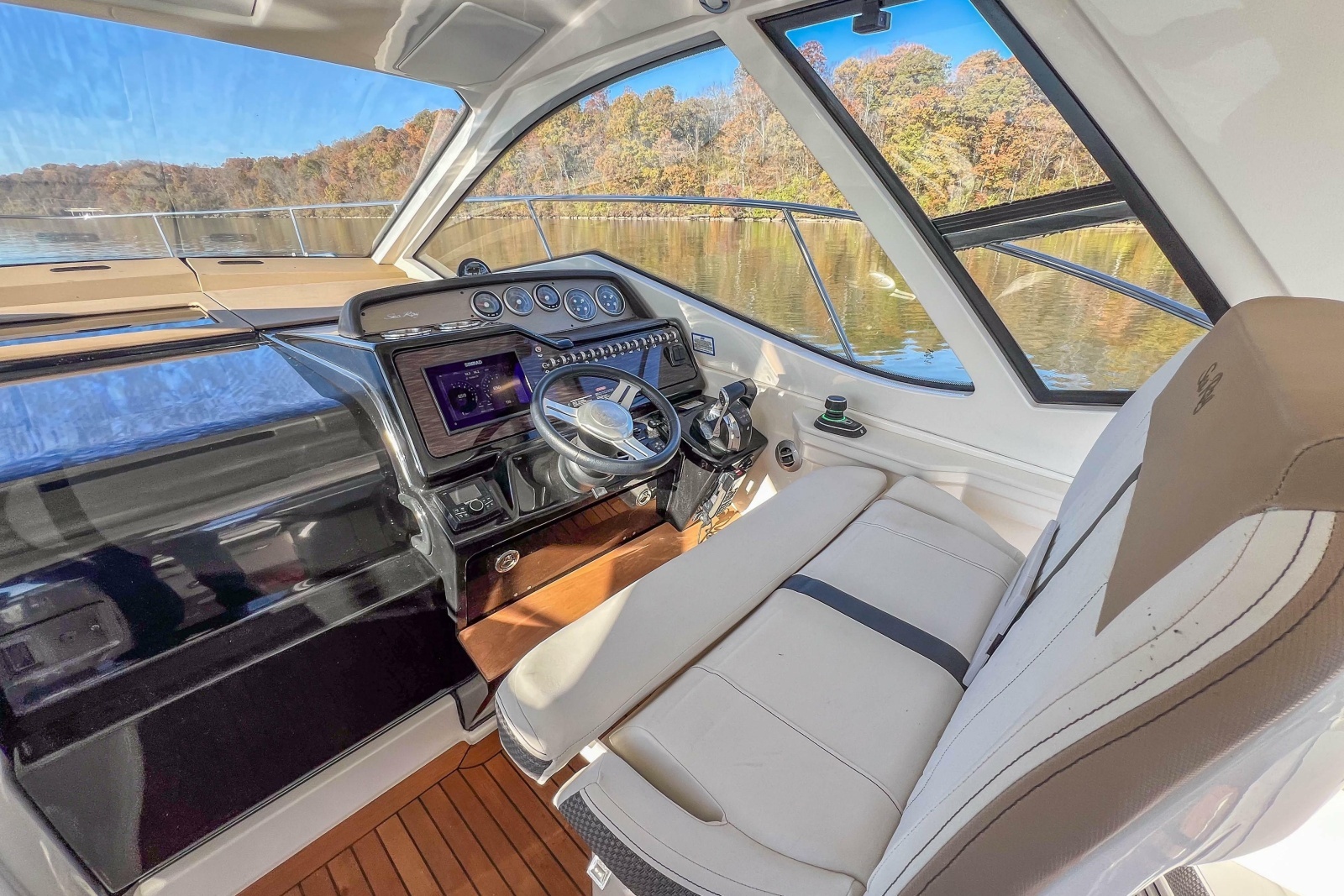 2018 Sea Ray Sundancer 350 Coupe