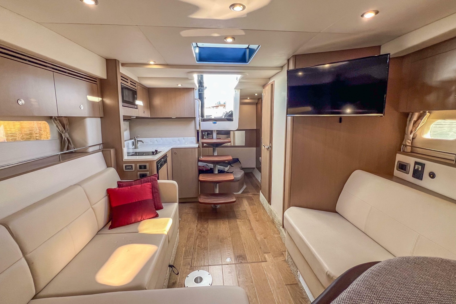 2018 Sea Ray Sundancer 350 Coupe