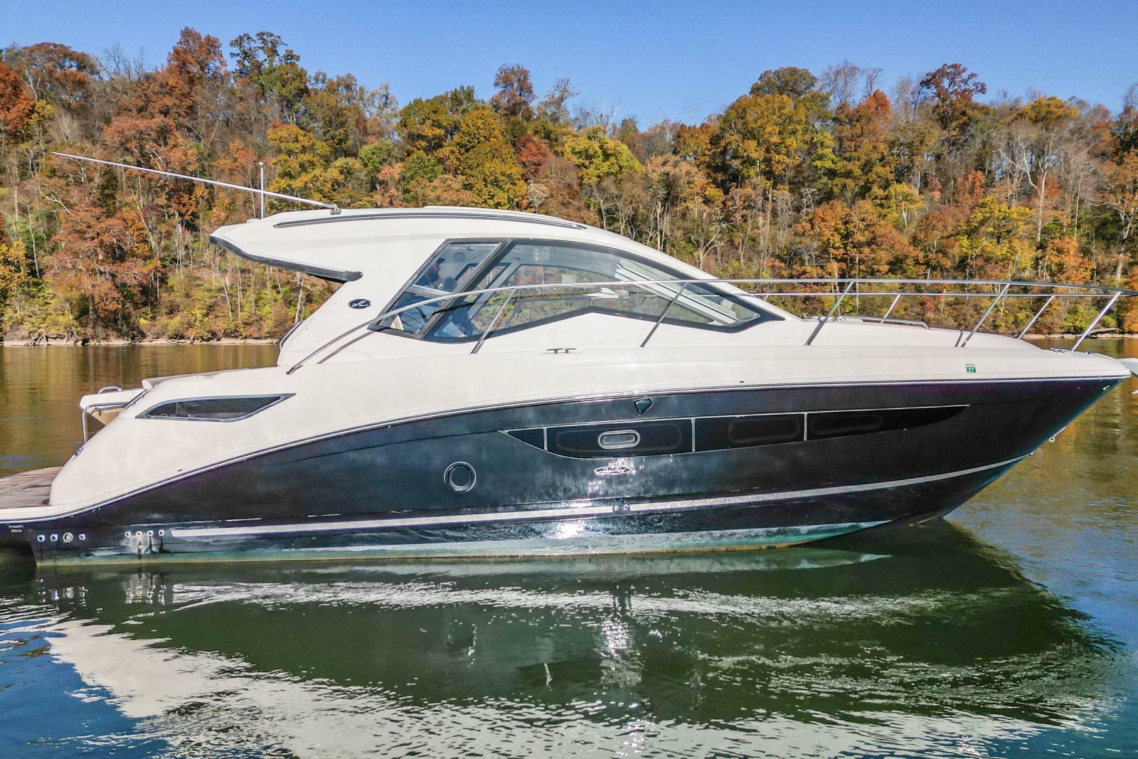2018 Sea Ray Sundancer 350 Coupe